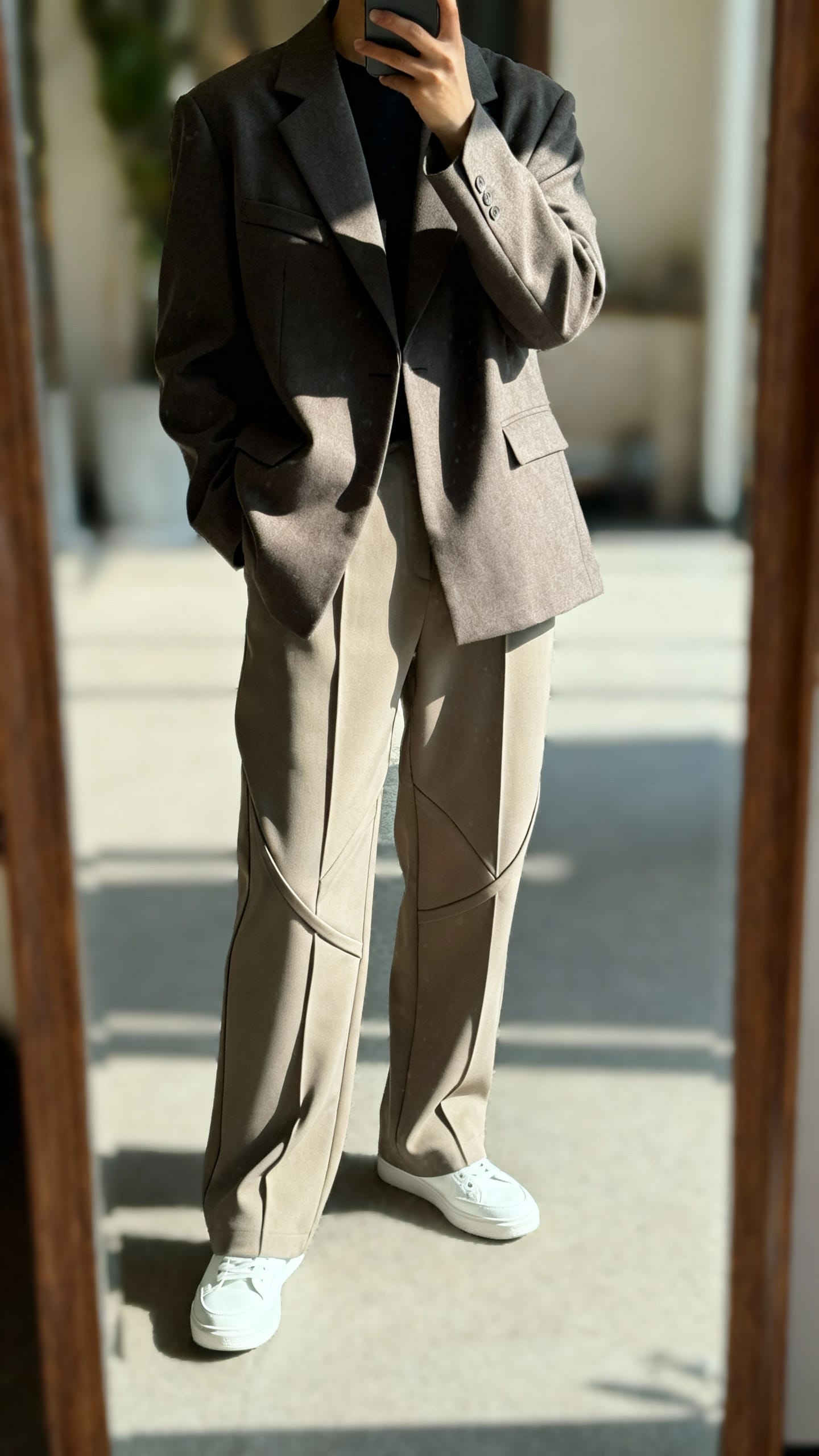 Mirror selfie: off-duty blazer, architectural trousers, white sneakers